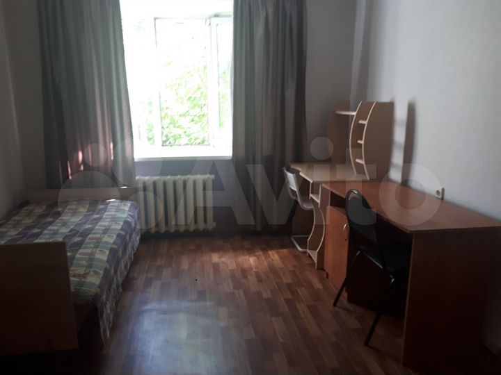 Комната 13 м² в 8-к., 1/5 эт.