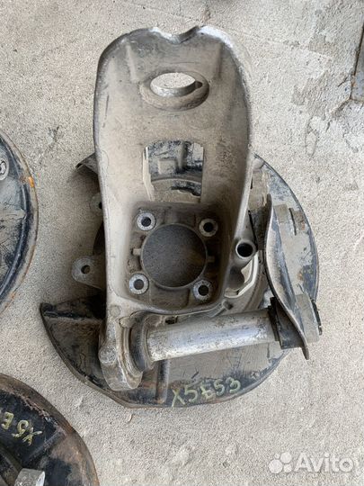 Кулак поворотный задний левый Bmw X5 E53