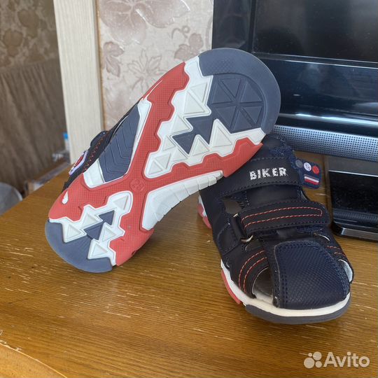 Сандалии 28