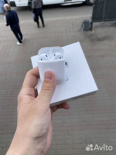 Apple AirPods 2 Wireless Charging Case