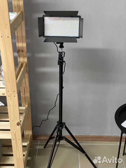 Видеосвет U 600