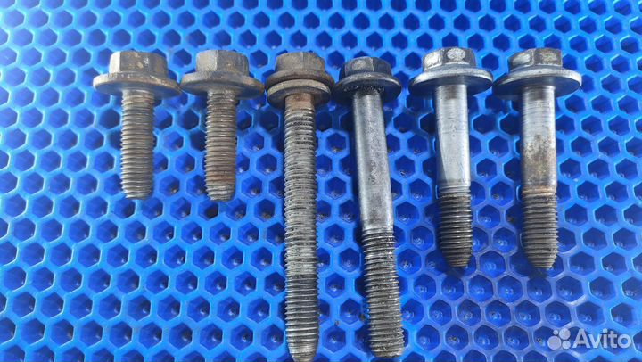 Болты крепления подрамника Renault Logan 1