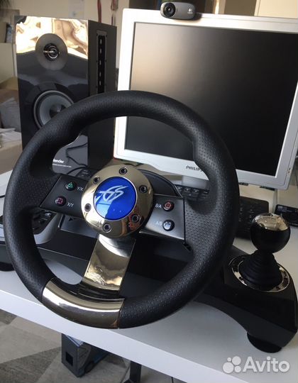 Игровой руль с педалями