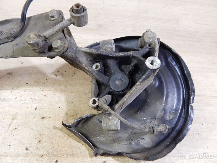 Кулак поворотный задний левый Vw Passat B6