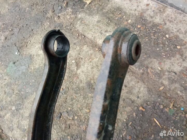 Цапфа задняя правая Hyundai Accent 2 1.5 2008