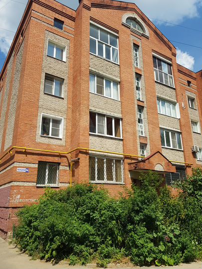 2-к. квартира, 77 м², 1/4 эт.