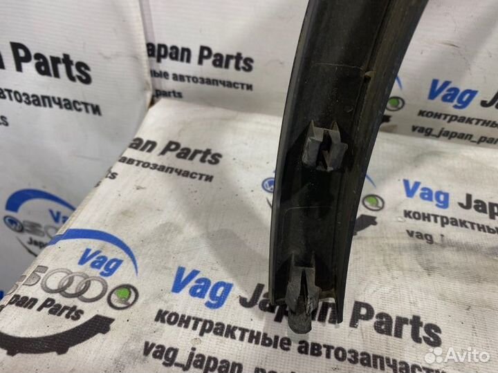 Молдинг на крыло задний левый Volkswagen Tiguan NF