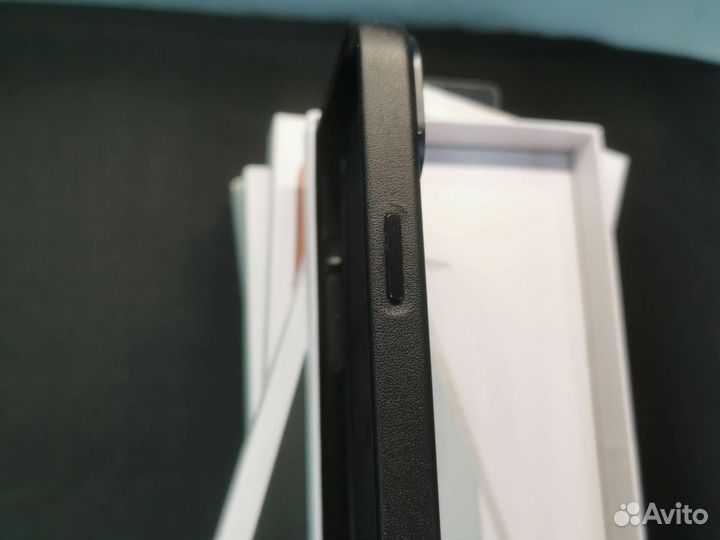 Накладка Apple iPhone 14