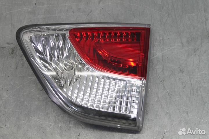 Фонарь задний внутренний правый Nissan Pathfinde