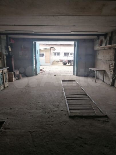 Гараж, > 30 м²