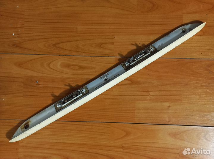 Молдинг крышки багажника Мерседес W202 (дорест)