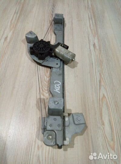 Стеклоподъемник перед Renault sandero Лев