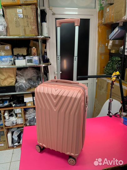 Дорожный чемодан на колесиках с алюминиевой рамой