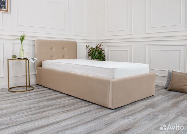 Кровать с матрасом