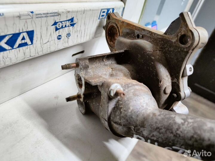 Помпа toyota vista 1993год с термостатом