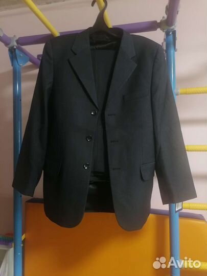 Школьный костюм новый 152 и 158