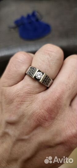 Мужской золотой перстень с камнем