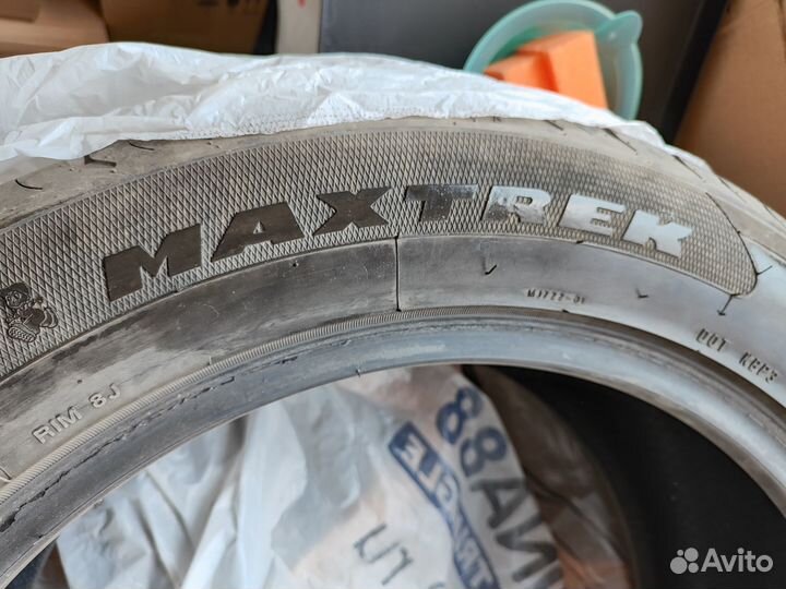 Maxtrek Maximus M1 255/50 R19 107