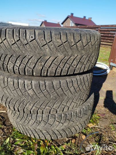 Michelin X-Ice North 4 215/60 R17