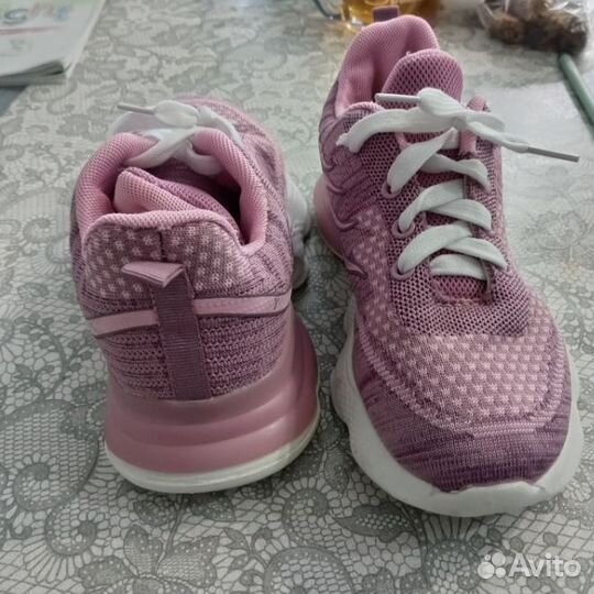 Кроссовки для девочки