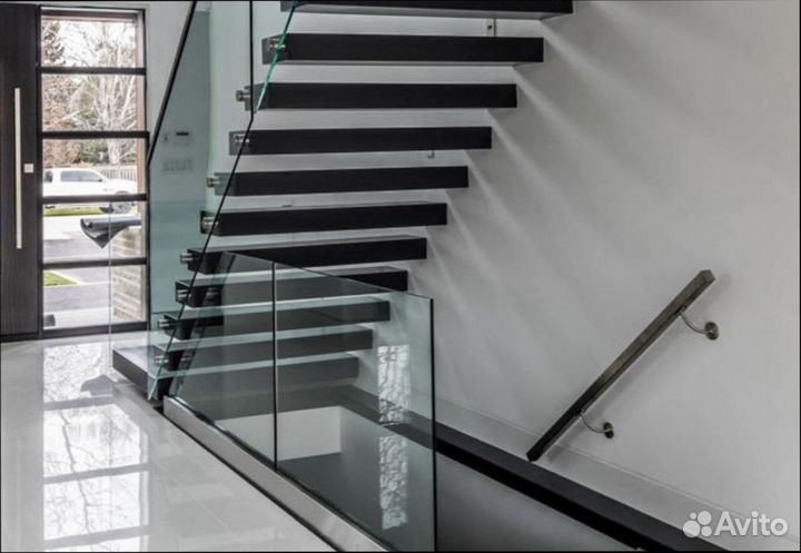 Стеклянные перила для лестниц