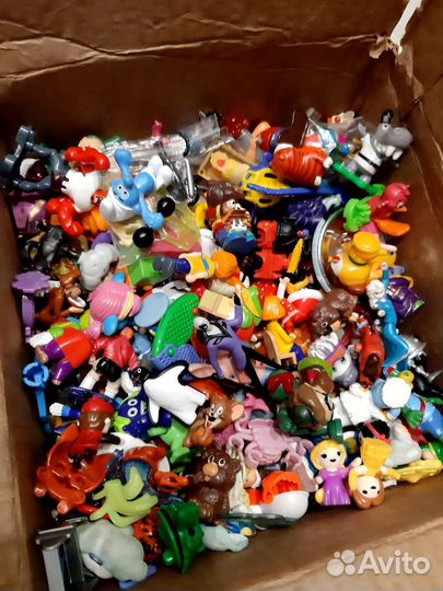 Игрушки из киндера пакетом
