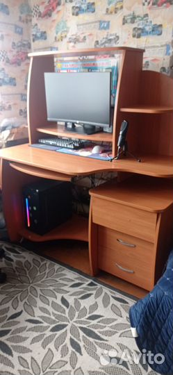 Компьютерный стол