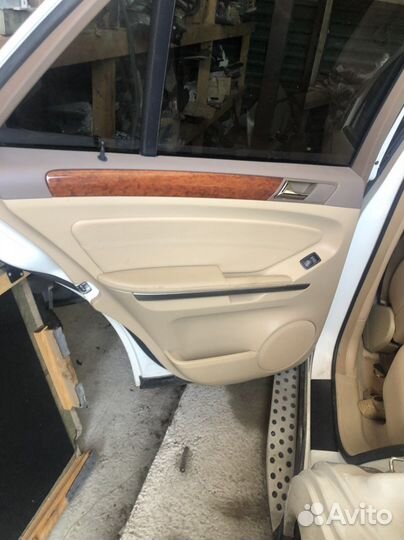 Дверные карты (обшивки дверей) Mercedes ML w164