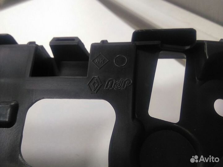 Кронштейн заднего бампера renault Sandero 2014