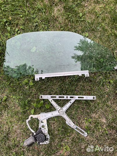 Стекло левое slk r170