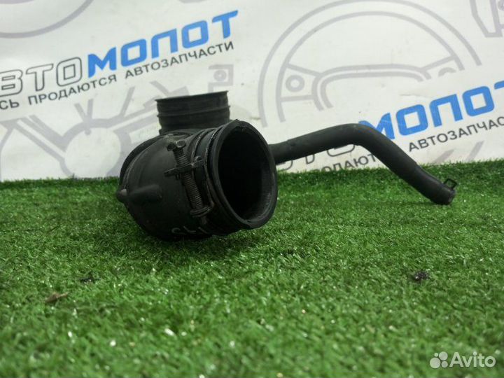 Патрубок воздушного фильтра Hyundai Starex H1