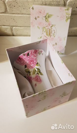 Ваза для цветов, блюдо-конфетница резные