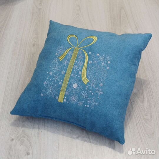 Подушка с вышивкой декоративная