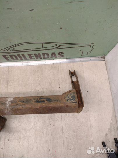 Фаркоп Toyota Avensis 2 2003-2008