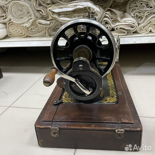 Швейная машинка Singer Старинная Окрас царский