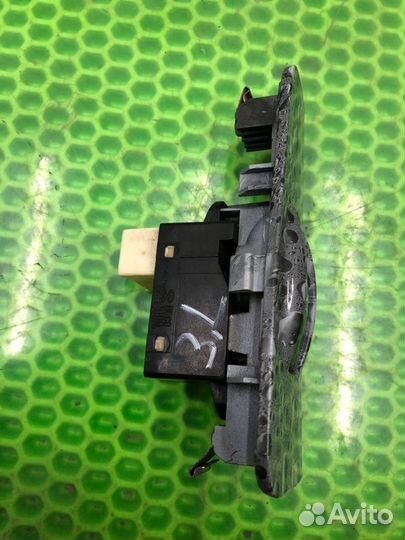 Кнопка стеклоподъемника задняя левая Kia Cerato