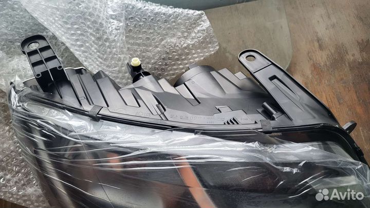 Фара правая Renault Duster c 2021г 260103537R