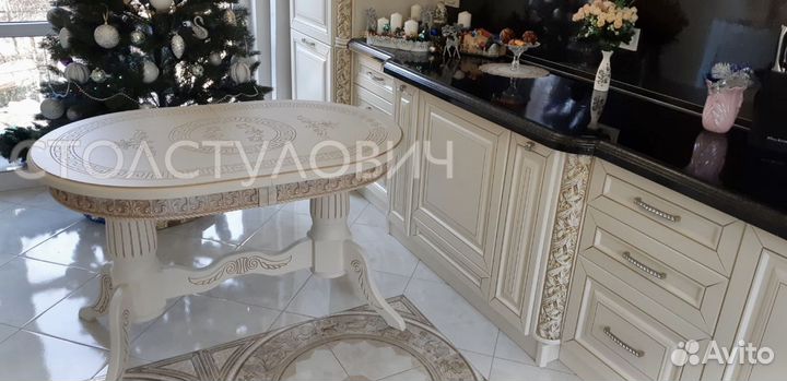 Столы и стулья