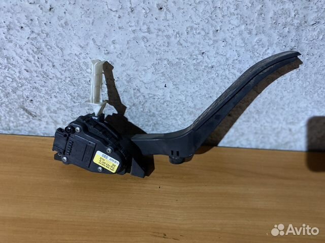 Педаль газа Volkswagen Touareg 1