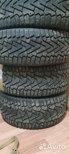 Pirelli Carrier 275/35 R20