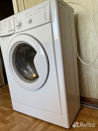 Стиральная машина Indesit узкая
