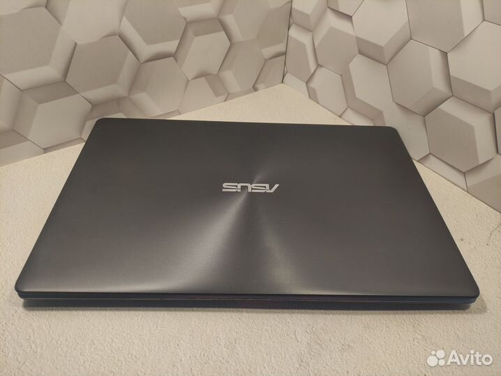 Asus c 8GB RAM и 4-мя ядрами/Radeon 2GB/SSD/HDD