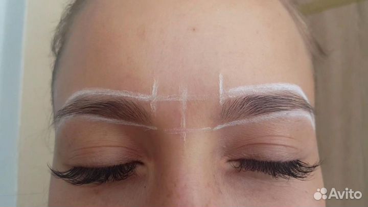Контурный белый карандаш outline brow