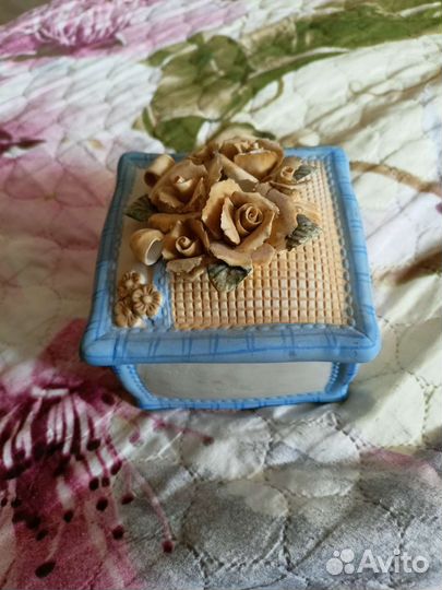 Керамическая шкатулка