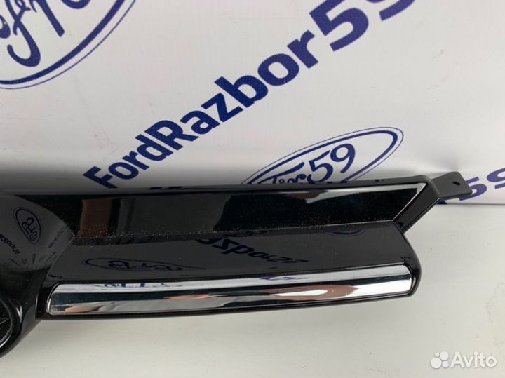 Решетка радиатора Ford Focus 3 CB8 2011-2015