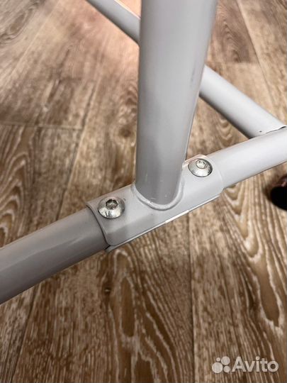 Вешалка напольная на колесиках