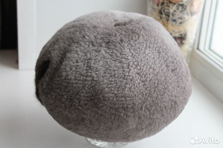 Шапка из мутона женская