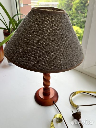 Настольная лампа