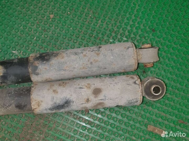 Амортизатор задний Крайслер Вояджер Додж Караван