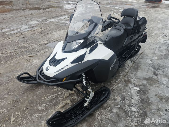 BRP Ski-doo Expedition SE 1200